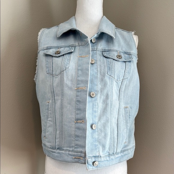 Old Navy | Light Wash Denim Vest | Size Large | Classic Casual Layering Piece - Picture 1 of 6